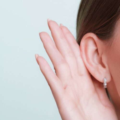 Colocación de implantes para epítesis de pabellón auricular