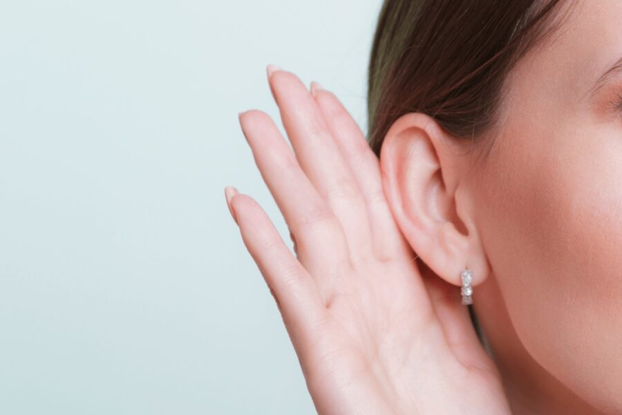 Colocación de implantes para epítesis de pabellón auricular