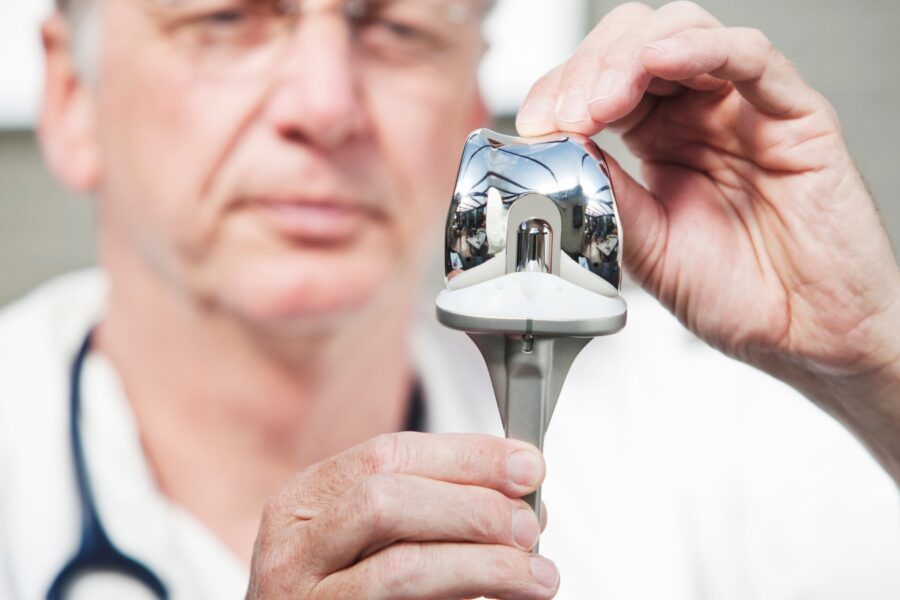 Prótesis de titanio